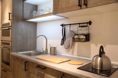 Quartz stone countertops become discolored and dirty How should it be cleaned up?