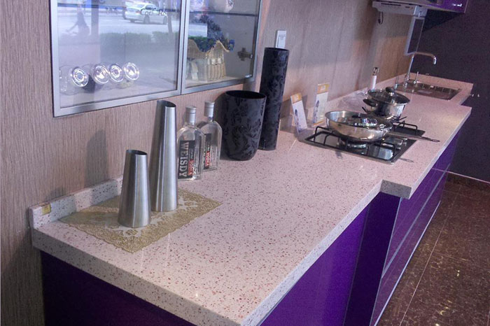 石英石板材的耐多少度高温呢????????