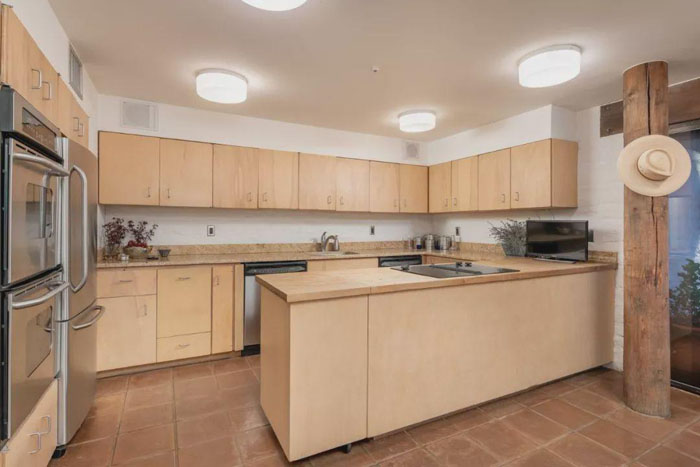 »¨¸ÚÑÒÌ¨Ãæºñ¶ÈÒ»°ã¶àÉÙ?