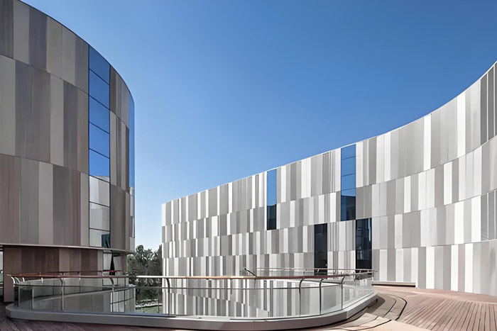 ʯ��Ļǽ��������μ�����?