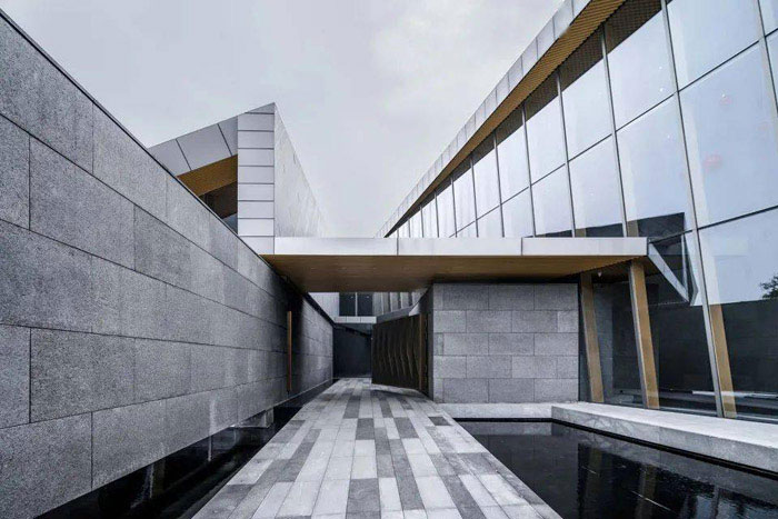 ʯ��Ļǽ��������μ�����?